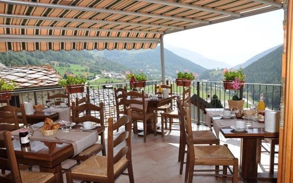 Mont Velan Chambres & Restaurant Saint-Oyen Exterior photo