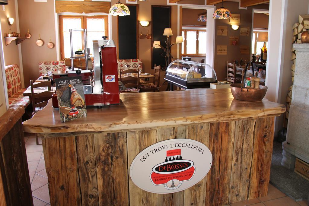 Mont Velan Chambres & Restaurant Saint-Oyen Exterior photo