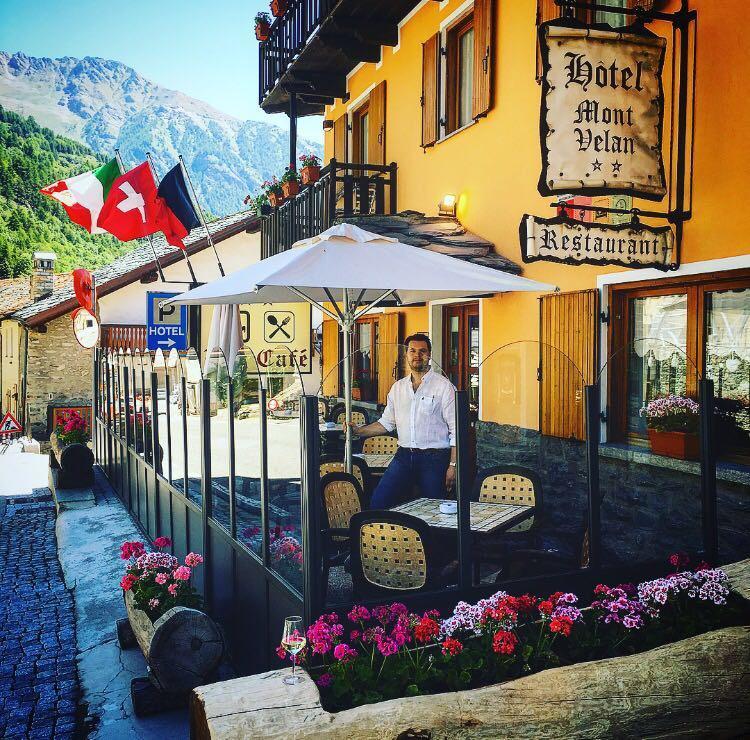 Mont Velan Chambres & Restaurant Saint-Oyen Exterior photo